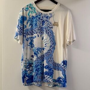 Men's White and Blue Graphic T-Shirt